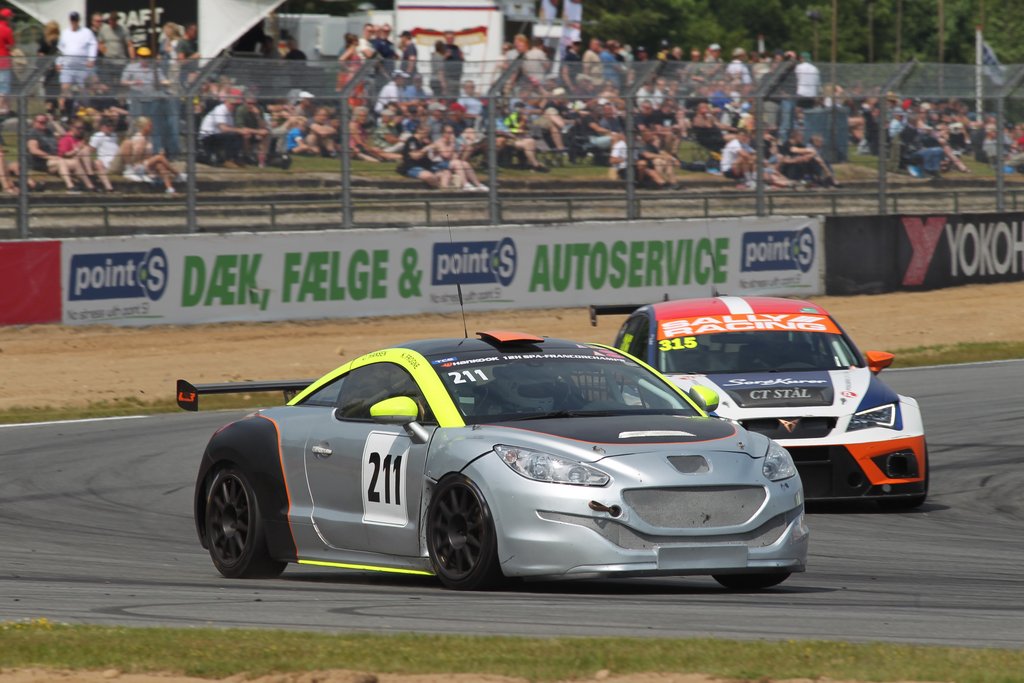 Dan Agro Racings Peugeot RCZ med Kaare Frogne og Carsten Hansen tog to klassesejre og har lagt sig i front for klassen
(Foto: Henning Smed Madsen)